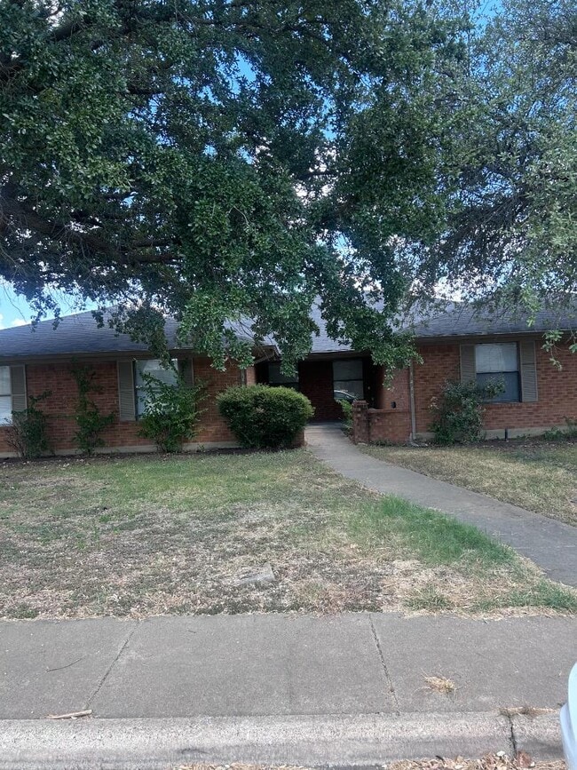 Building Photo - 1446-1448 Pinnacle Peak Dr