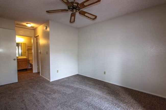 Building Photo - Montana Terrace Condo