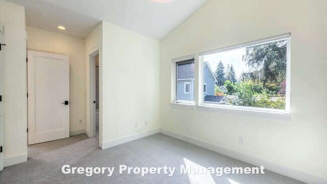 Building Photo - 12845 NE 113th St