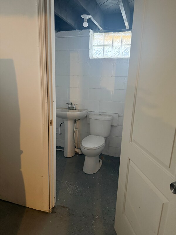 Building Photo - 18675 Beland St