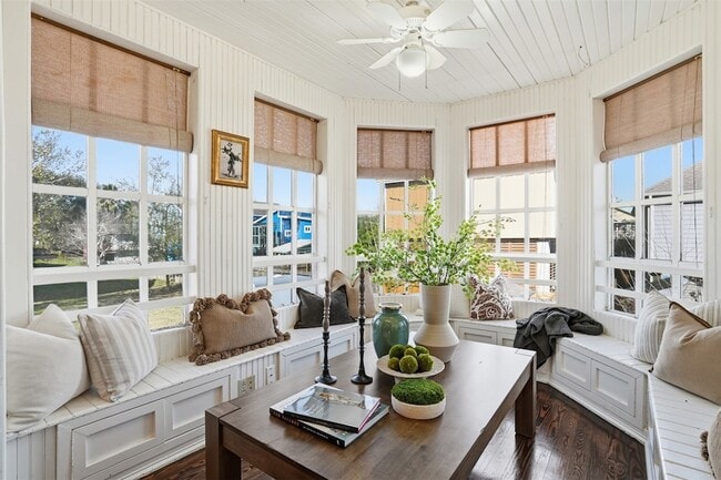 Building Photo - 818 Cedar Rd