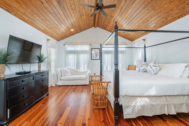 Building Photo - 87 Barracuda St