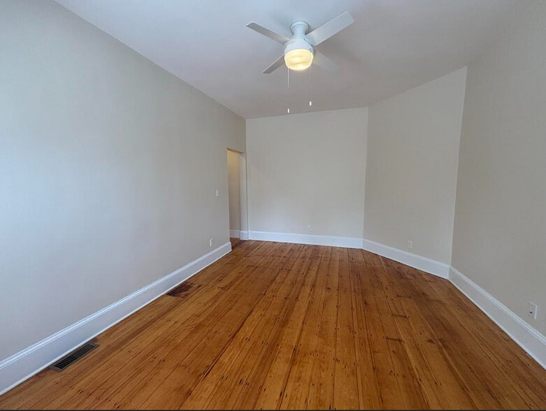 Building Photo - 1423 Cambridge St
