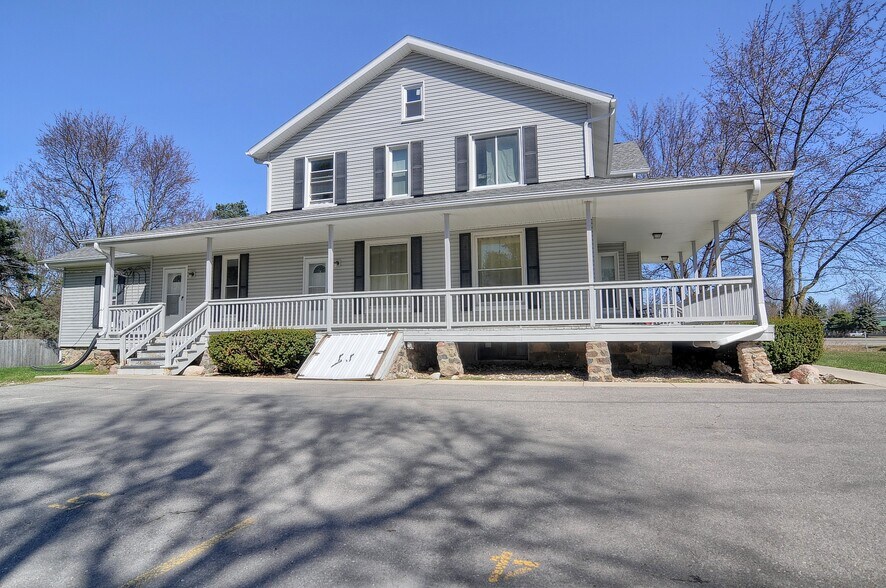 Building Photo - 3501 Thomas Rd