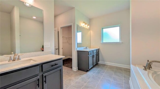 Building Photo - 6055 Creekside View Ln