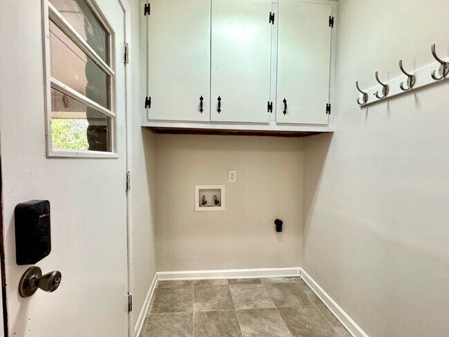 Building Photo - 868 Watts Dr