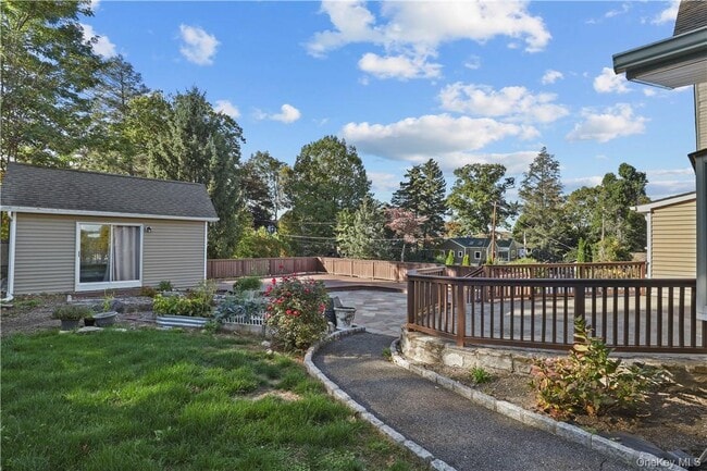 Building Photo - 33 Sycamore Rd