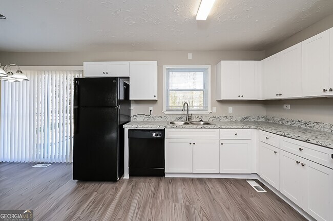 Building Photo - 4975 Manor Dr SW