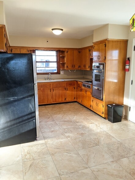 Building Photo - 639 Oakdene Ave