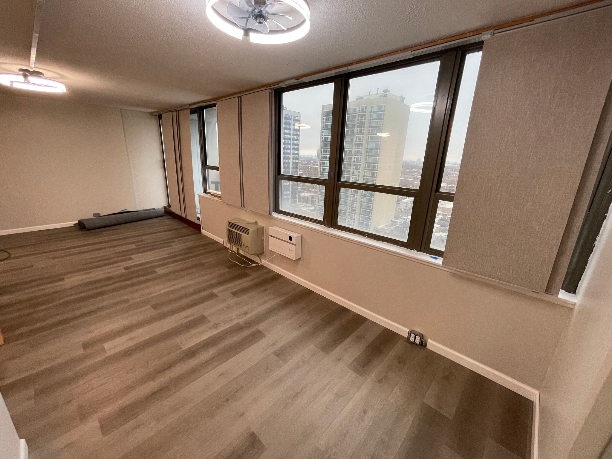 Building Photo - 2740 N Pine Grove Ave