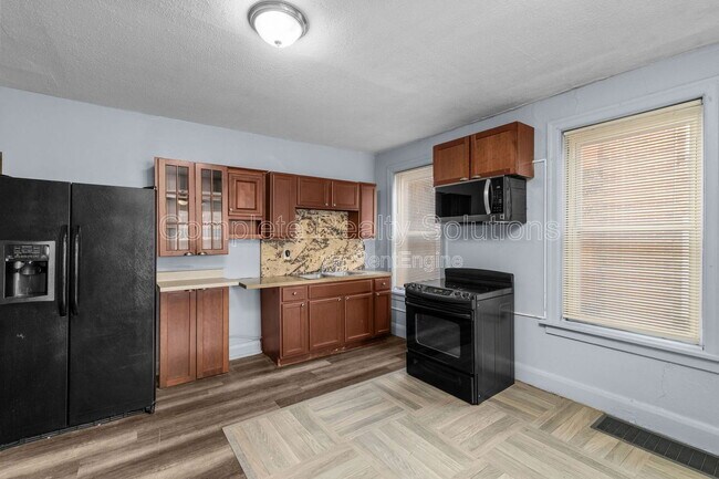 Building Photo - 3530 Oregon Ave