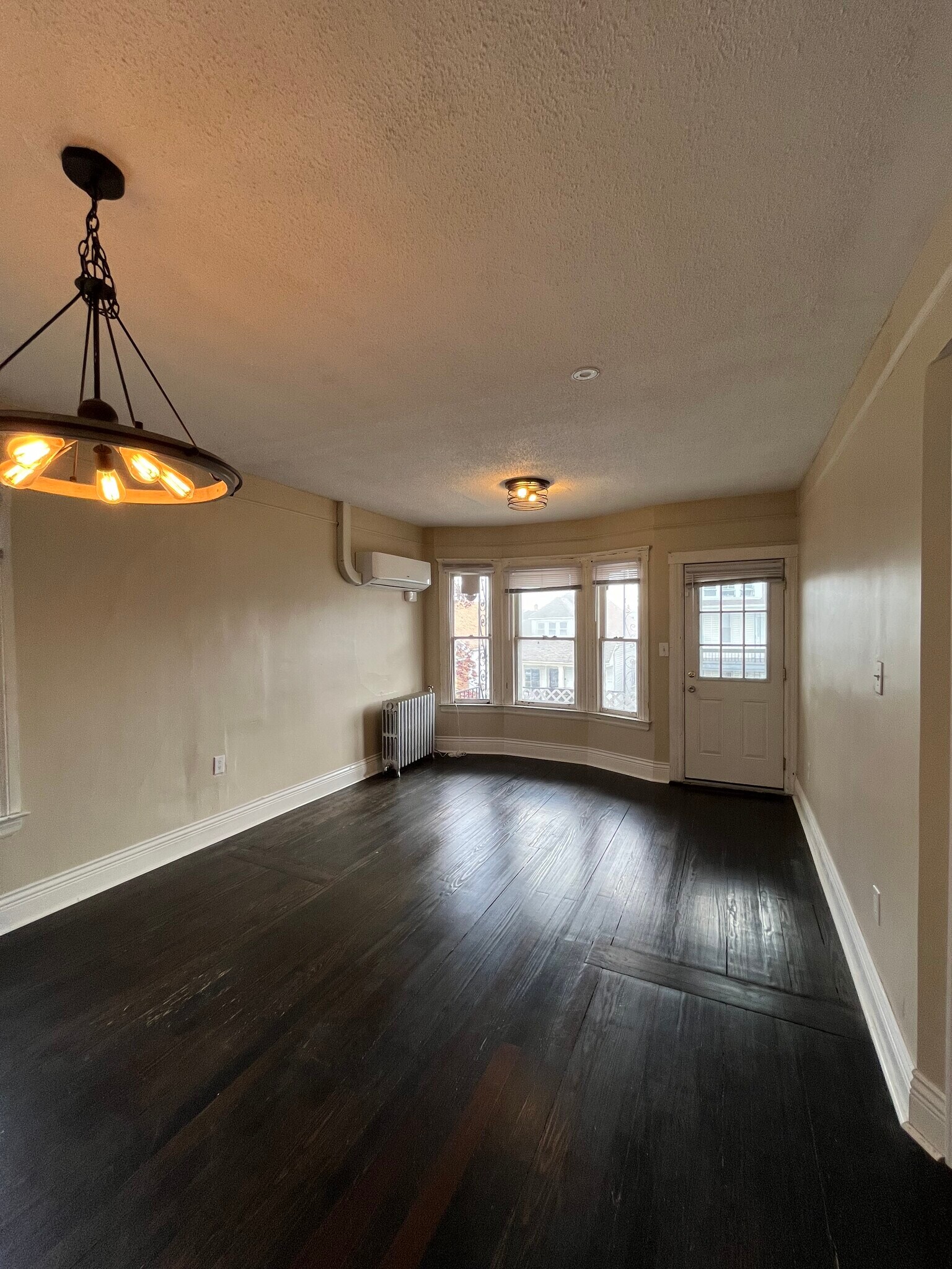 Building Photo - 2685 Botsford St