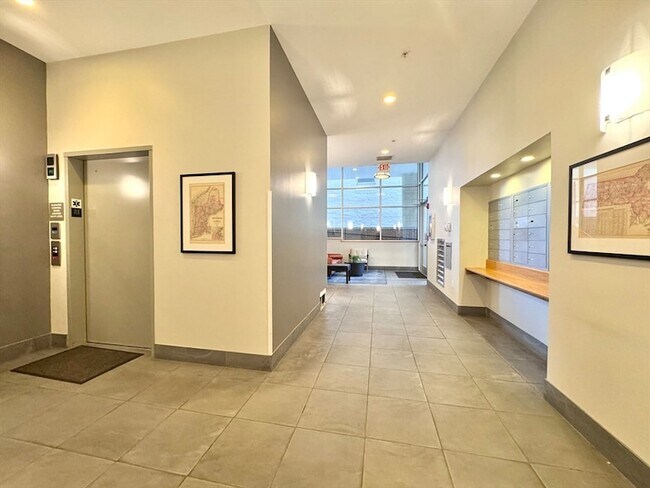 Building Photo - 323 Boylston St