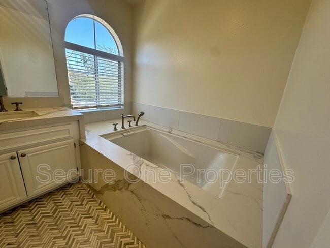 Building Photo - 1740 Amarelle St