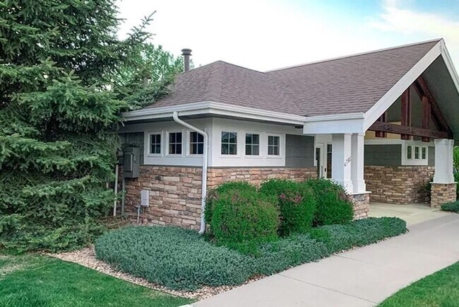 Building Photo - Students Welcome! Bright and Spacious 2-Bedroom, 2-Bath Condo in South Loveland