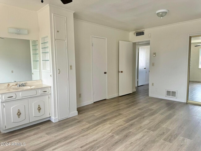 Building Photo - 11013 N 110th Dr