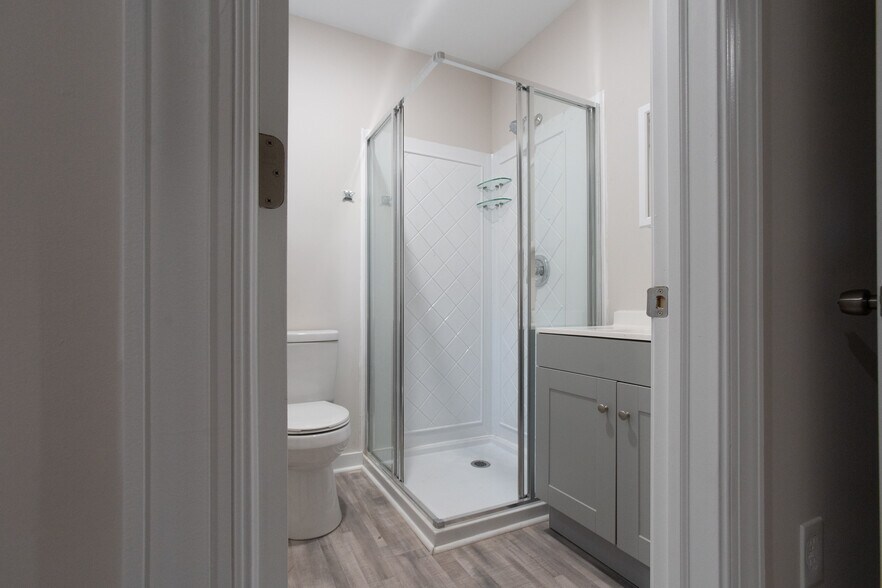 Building Photo - 816 E Hilton St