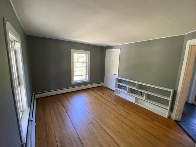 Bedroom 2 Quiet and peaceful - 31 Foye Rd