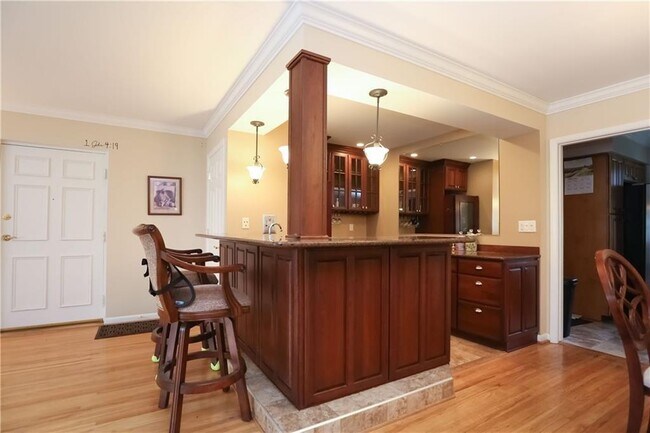 Building Photo - 2640 Highland Ave