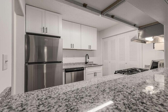 Building Photo - 1017 Dunbar Dr