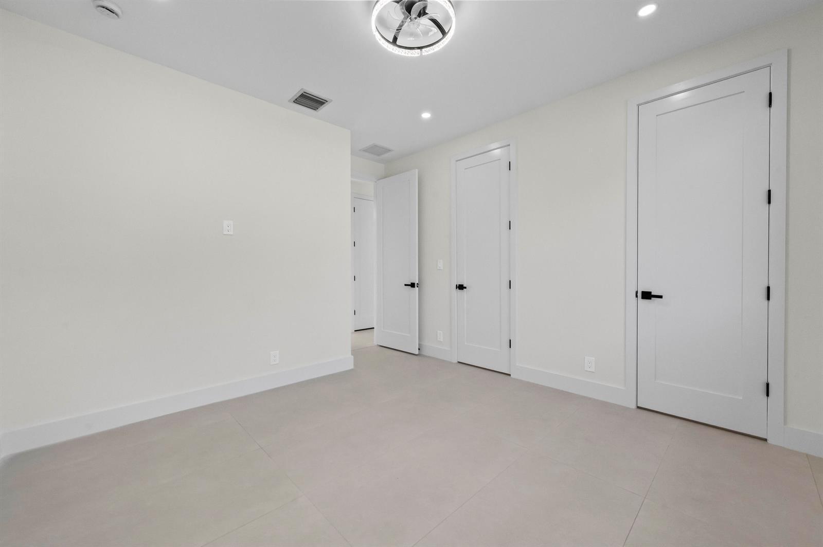 Building Photo - 621 NW 42nd Ave