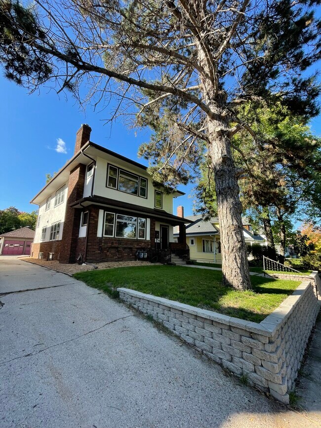 Building Photo - 4724 Lyndale Ave S