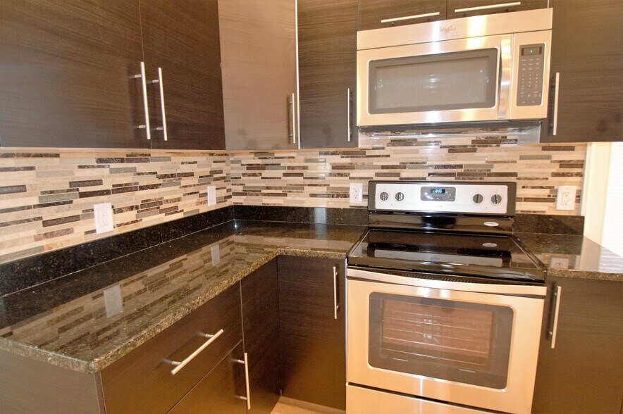 Building Photo - 74 Browne St