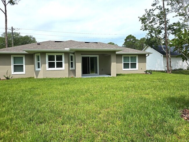 Building Photo - Spacious 3 bed, 2 bath Palm Coast Home min...