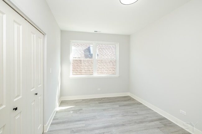 Building Photo - 2720 W 23rd St