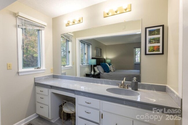 Building Photo - 102 Arbor Ln