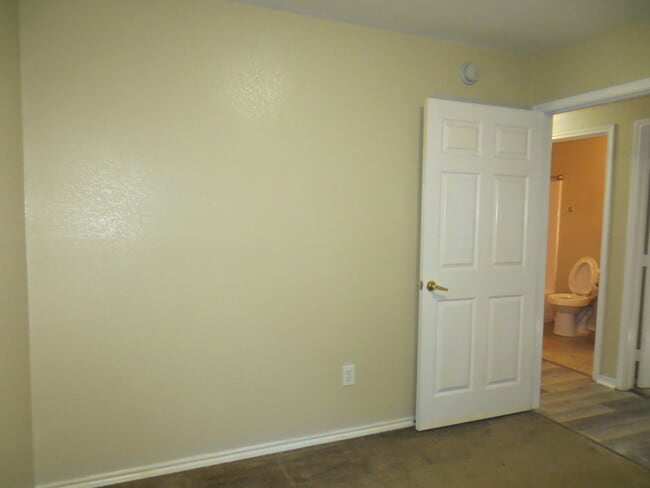 Building Photo - This home is waiting for YOU!