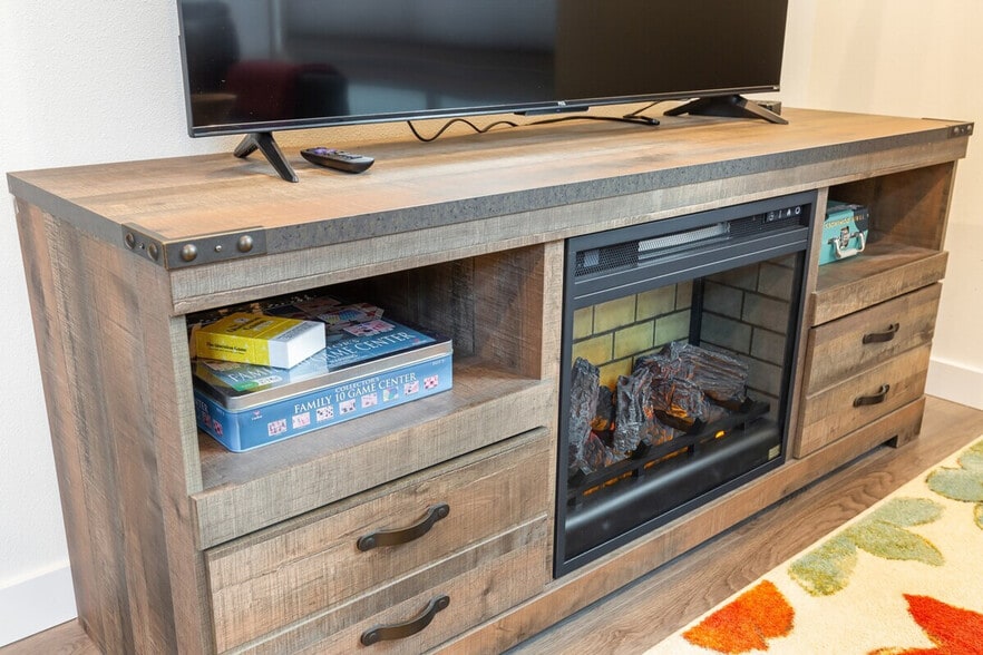 Building Photo - 9413 Roosevelt Way NE