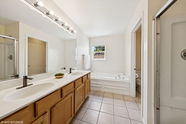 Building Photo - 7 Edgebrook Ct