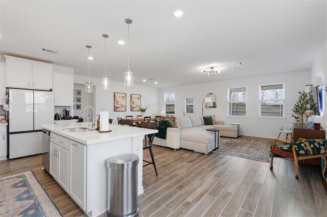 Building Photo - 203 Stinchcomb Rd