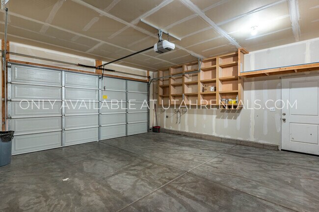 Building Photo - 4143 N Fairfield Dr