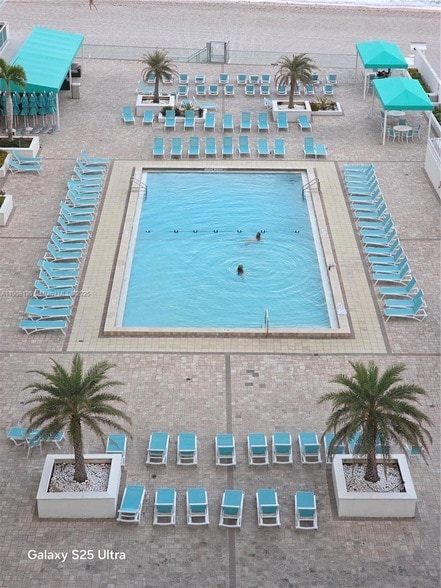 Building Photo - 3725 S Ocean Dr