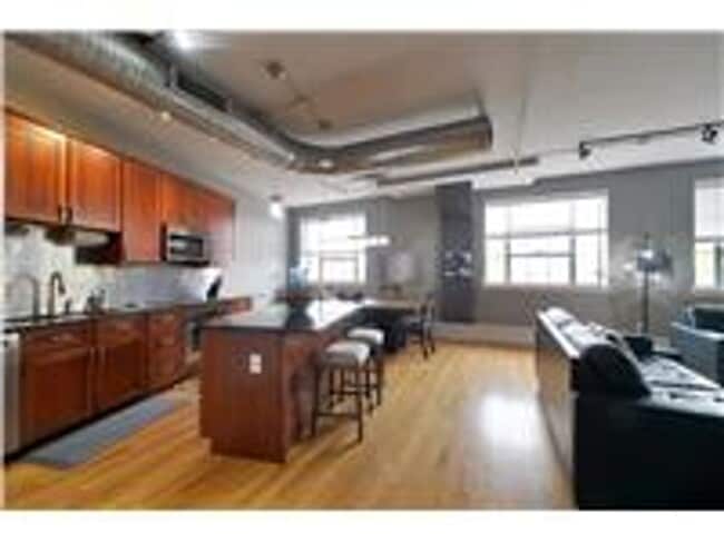 Building Photo - 4901 Washington Boulevard 4B