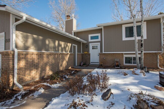 Primary Photo - Charming 3-Bedroom Home on a Spacious Corn...
