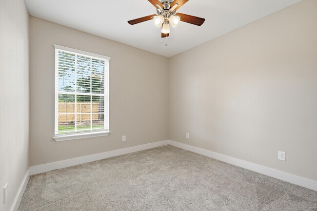 Building Photo - 254 Iris Ln