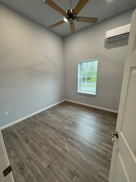 Back Bedroom - 415 W Butler Dr