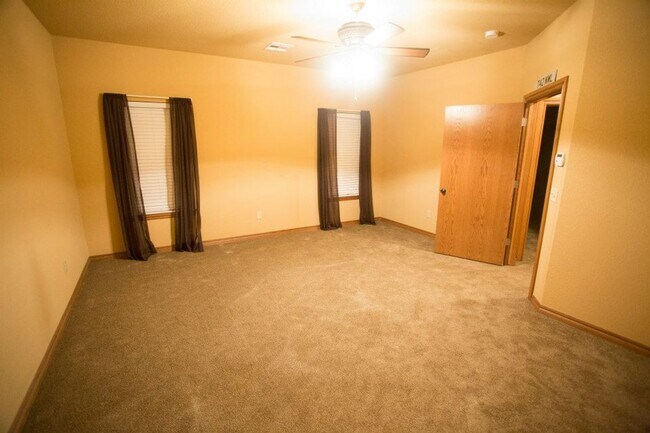 Building Photo - 3 Bed Home