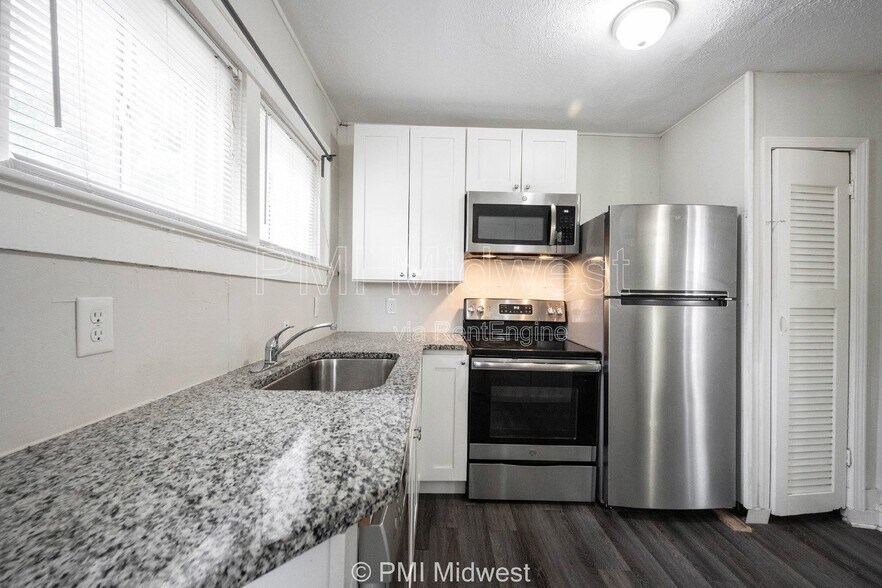 Building Photo - 944 E Minnesota St