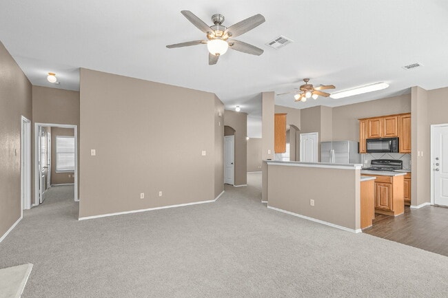 Building Photo - FREE First Month's Rent!