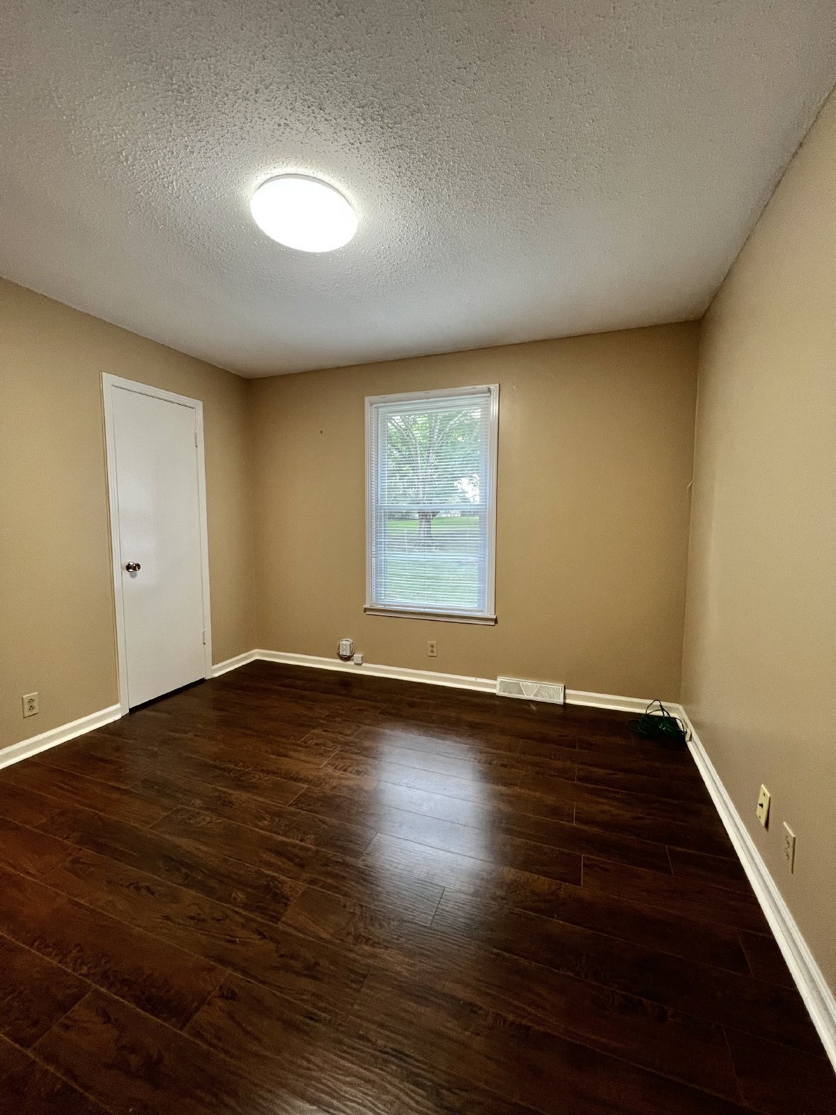 Building Photo - 365 Welchwood Dr