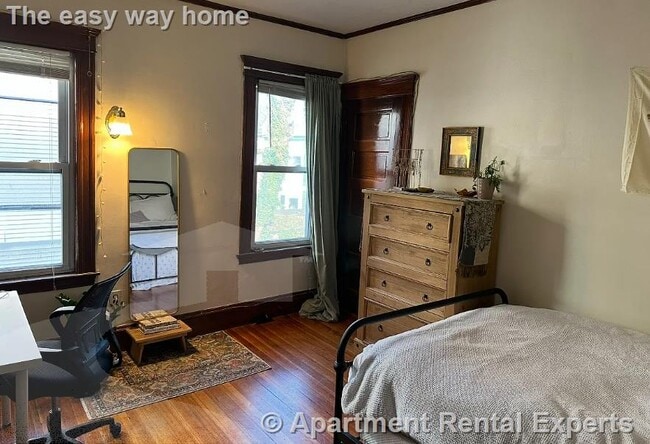 Building Photo - 183 College Ave