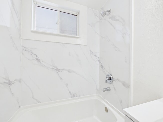 Building Photo - 829 17th Ave