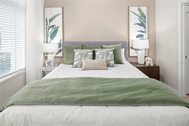 Building Photo - 5256 International Dr