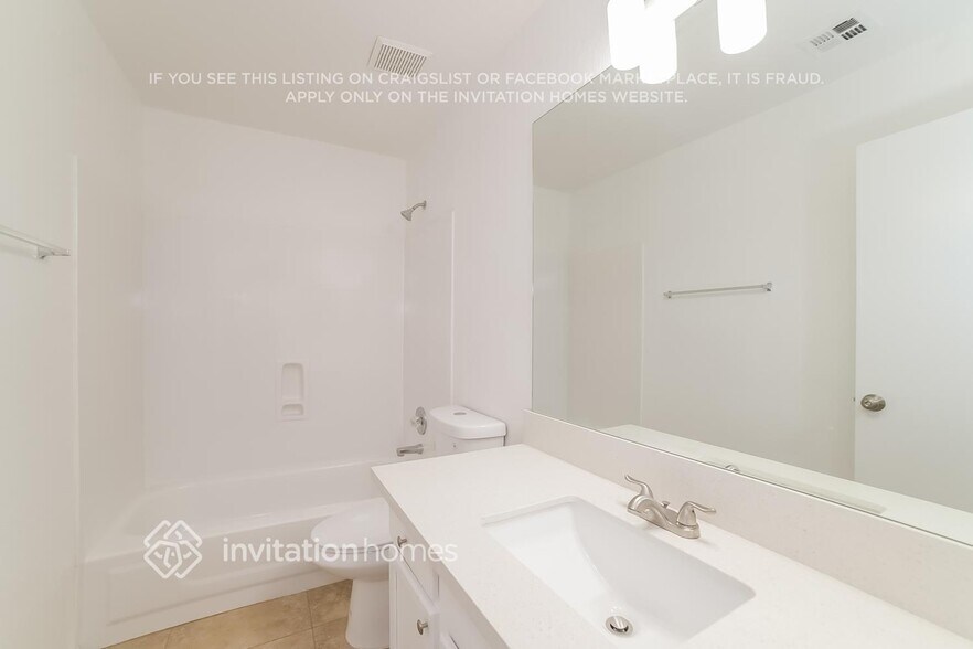 Building Photo - 5426 W Bluefield Ave
