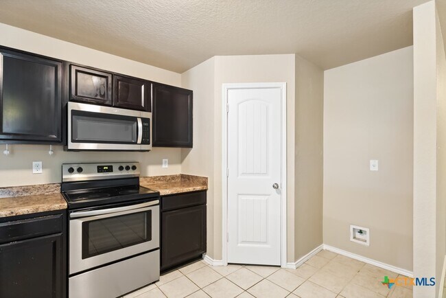 Building Photo - 1533 Redbridge Dr