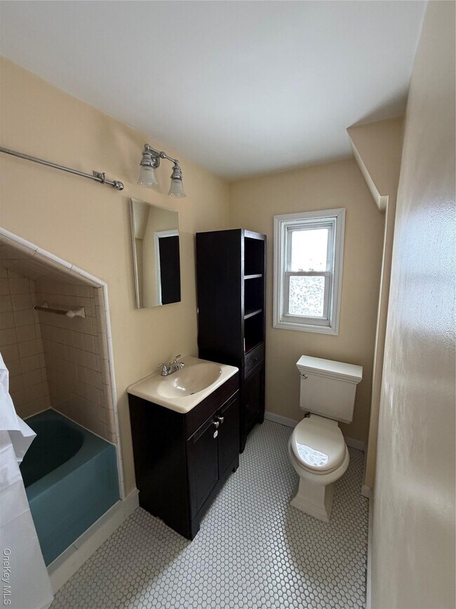 Building Photo - 32 Fountain Pl